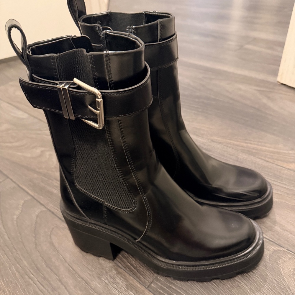 NEW Zara Women's Black Patent Leather Low Heel Chunky Black Faux Leather Booties